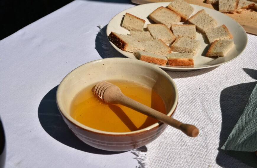 Miodobranie w Skansenie