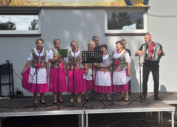 III Przegląd Zespołów i Kapel Ludowych im. Mariana Zdziecha 