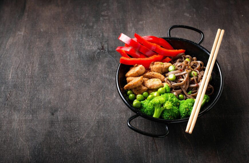 Stir fry soba with meat and vegetables