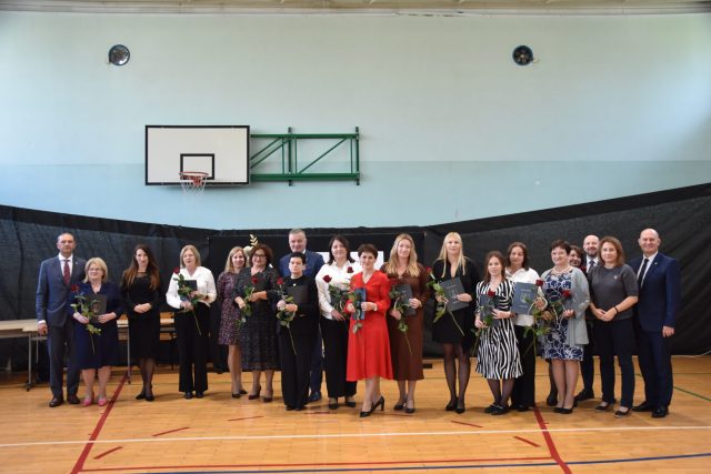 „UCZEŃ – TO BRZMI DUMNIE” ŚLUBOWANIE PIERWSZOKLASISTÓW