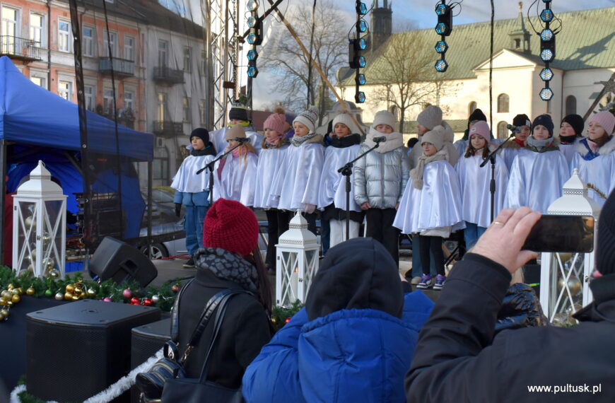 SPOTKANIE WIGILIJNE I BOŻONARODZENIOWY KIERMASZ NA PUŁTUSKIM RYNKU