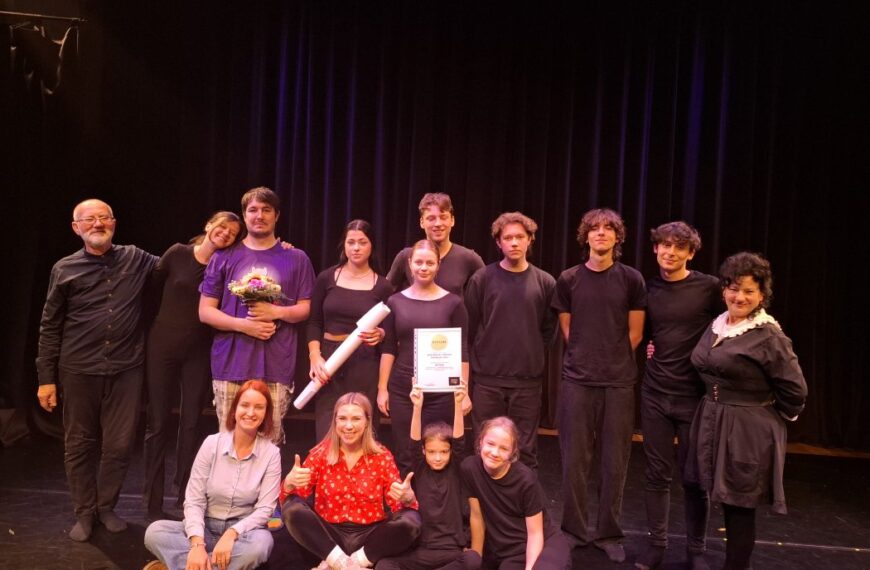 Grupa teatralna z Małkini Górnej zagrała na gali Mazowieckiego Funduszu Teatralnego