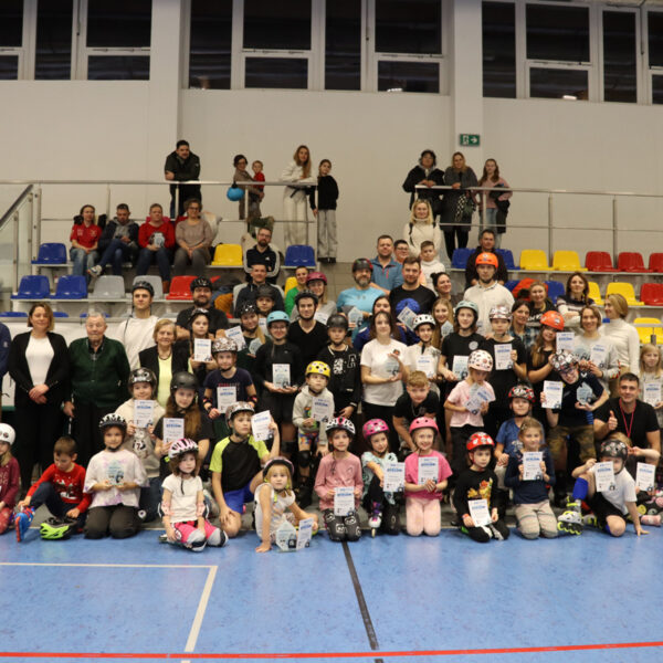 Jedno puste miejsce na trybunach