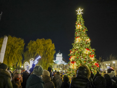 Włączenie światełek na rynku w Grójcu – magiczny początek świąt
