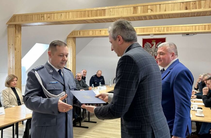 Wyróżnienia i gratulacje na sesji Gminy Joniec