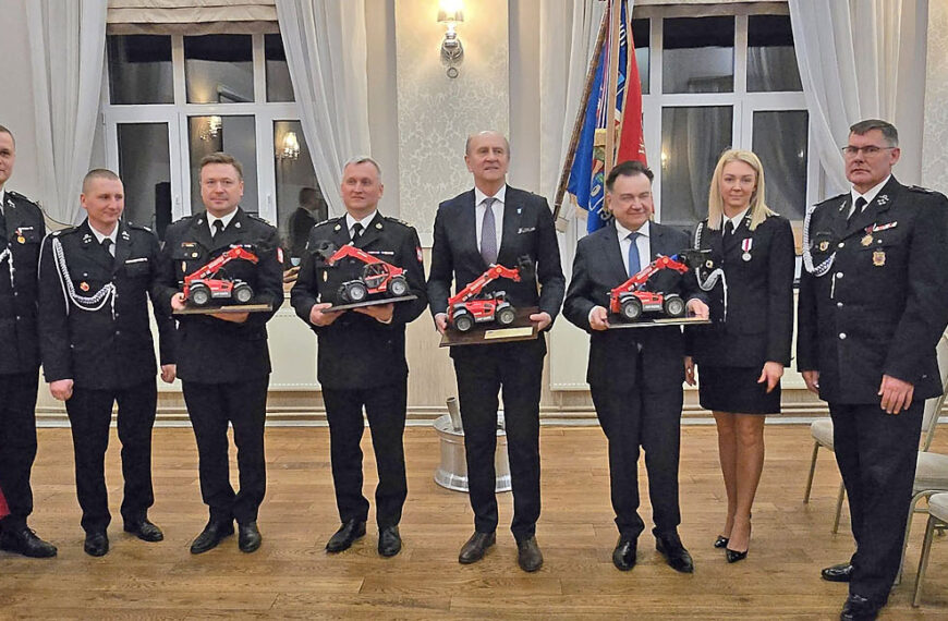 Uroczyste przekazanie nowej ładowarki teleskopowej dla OSP Gąbin