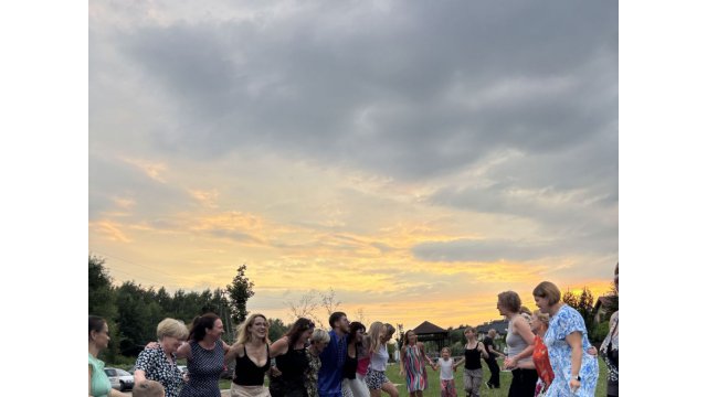 Zatańczyliśmy razem pod gołym niebem do muzyki z lat 70…