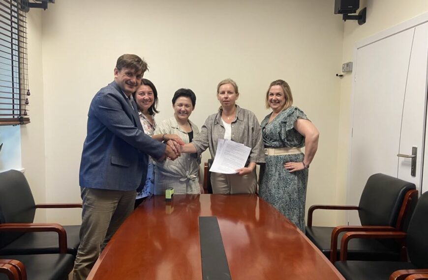 Umowy na nadzór inwestorski i budowę sieci wodociągowej w Osowcu podpisane