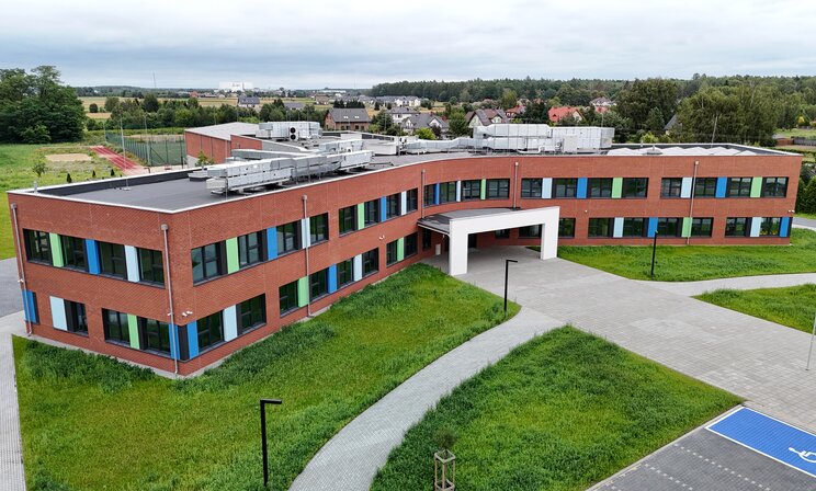 Nowy budynek Szkoły Podstawowej w Woli Rasztowskiej został oddany do użytkowania!