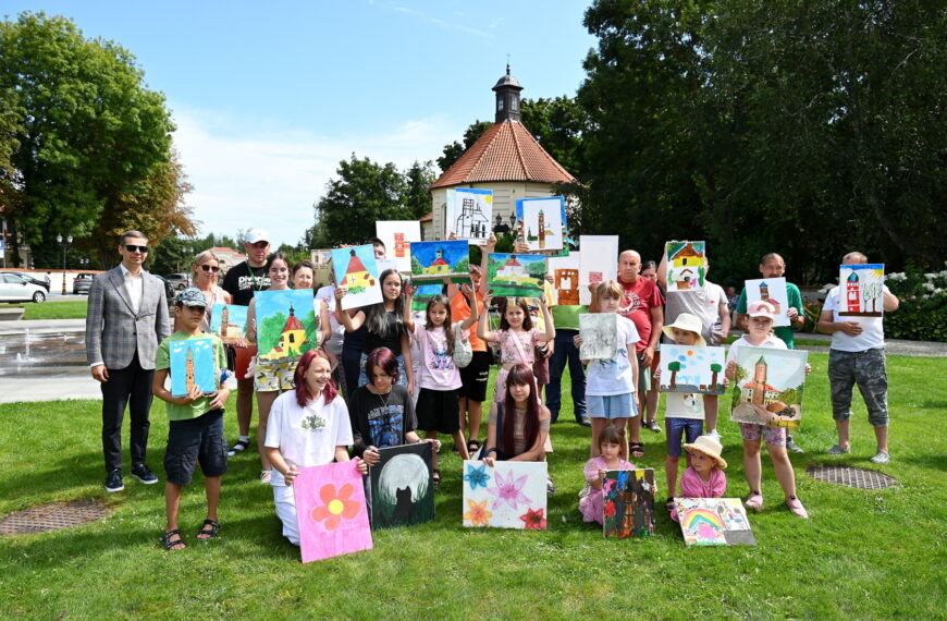 Plener Malarski przy fontannie miejskiej w ramach kampanii „Gmina Pułtusk – warto tu być”
