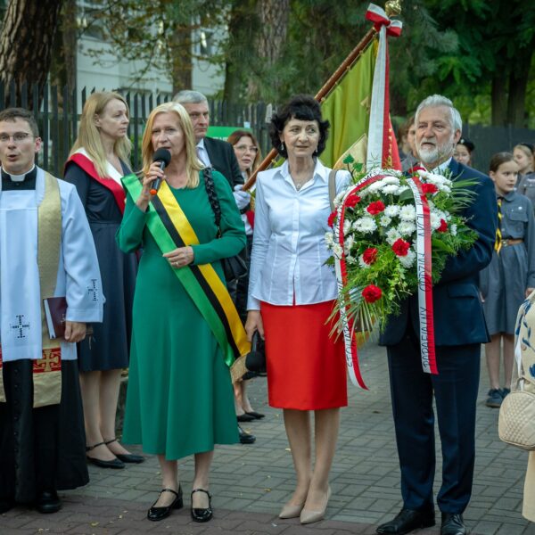 Upamiętnienie bohaterstwa i wspólnoty