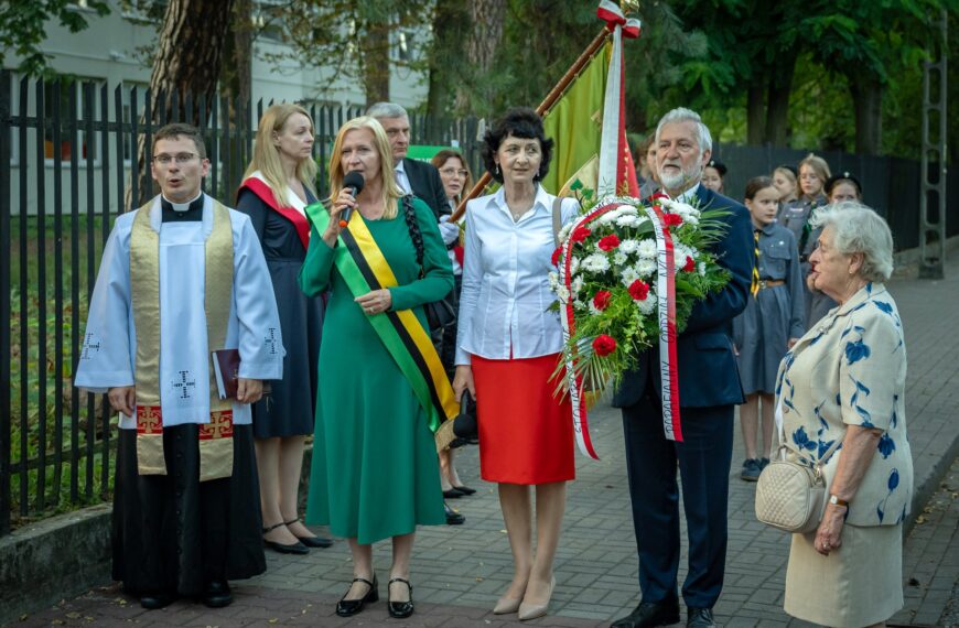 Upamiętnienie bohaterstwa i wspólnoty