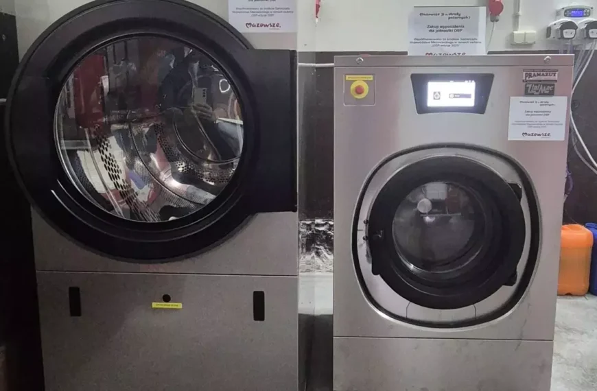 Jednostka OSP Korytnica z nową pralnicą i suszarką.