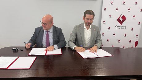 Podpisanie umowy na zaprojektowanie, dostawę i montaż tablic z nazwami ulic na terenie Grodziska Mazowieckiego