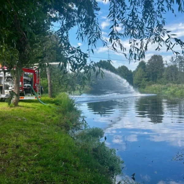 Trwa  natlenianie wody w rzece w Lubowidzu