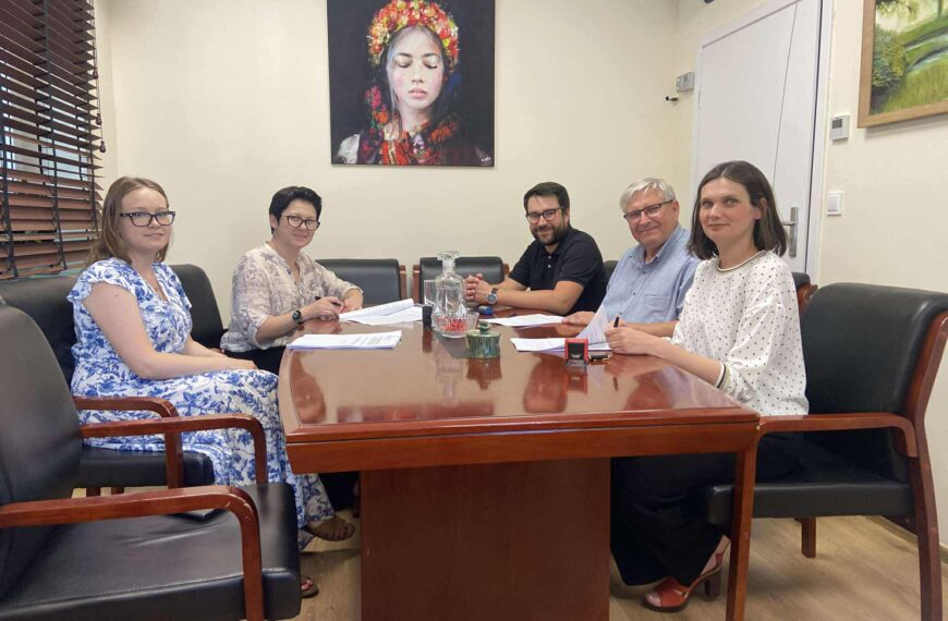 Podpisanie umowy na remont 3 odcinków dróg z wykorzystaniem destruktu asfaltowego