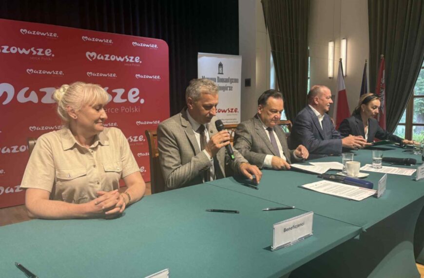 Budowa bieżni sportowej wraz ze skocznią przy Szkole Podstawowej w Królewie – podpisanie umowy