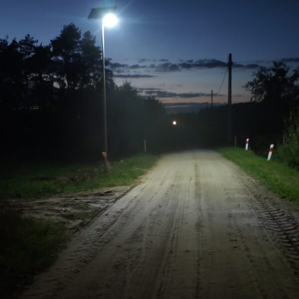Nowe lampy solarne w gminie Łyse – inwestycja dla bezpieczeństwa mieszkańców