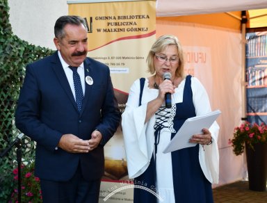 Mieszkańcy gminy Małkinia Górna wspólnie czytali poezję Jana Kochanowskiego – Narodowe Czytanie 2025 pod honorowym patronatem Pary Prezydenckiej.