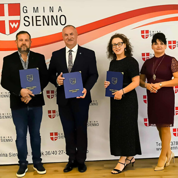 Podpisanie umowy na budowę boiska w Jaworze Soleckim