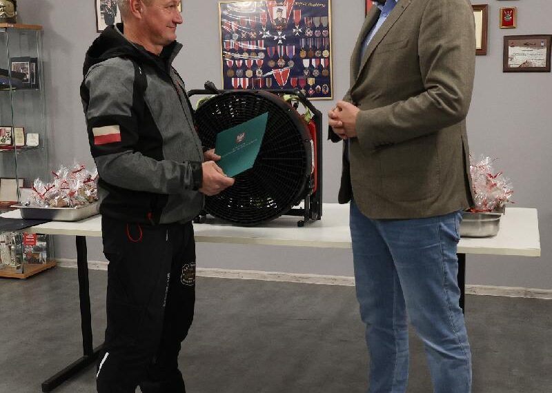 Przekazanie turbowentylatora dla OSP w Laskach