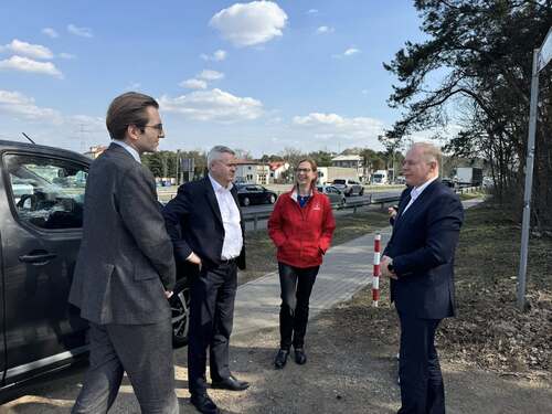 Rozmowy o buspasie i inwestycjach. Wizyta wiceministra w Łomiankach