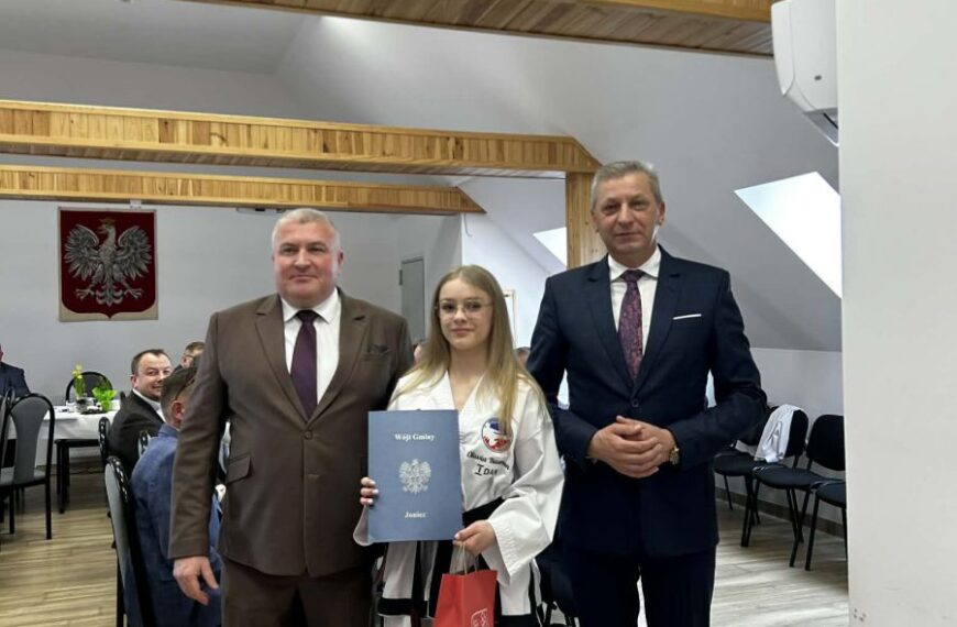 Podczas ostatniej sesji Rady Gminy Joniec wyróżniono Oliwię Bauman za osiągnięcia sportowe i godne reprezentowanie gminy.