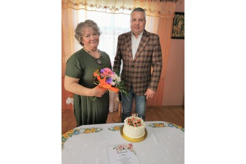 Kwiaty, życzenia i moc wzruszeń – 80. urodziny Pani Marii